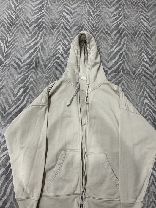 Кофта на замке с капишоном