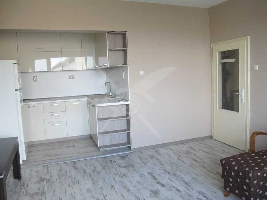 Продава се Тристаен апартамент в Пловдив, Въстанически - 82 кв.м за 927 €/кв.м - Снимка #3