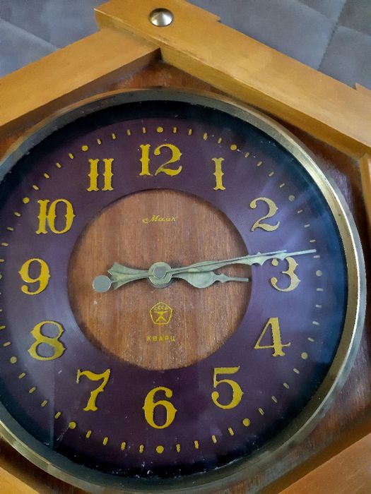 Продам настенные часы Маяк