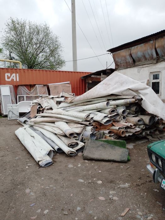 Улица Азаттык дом51 Продам линолеум