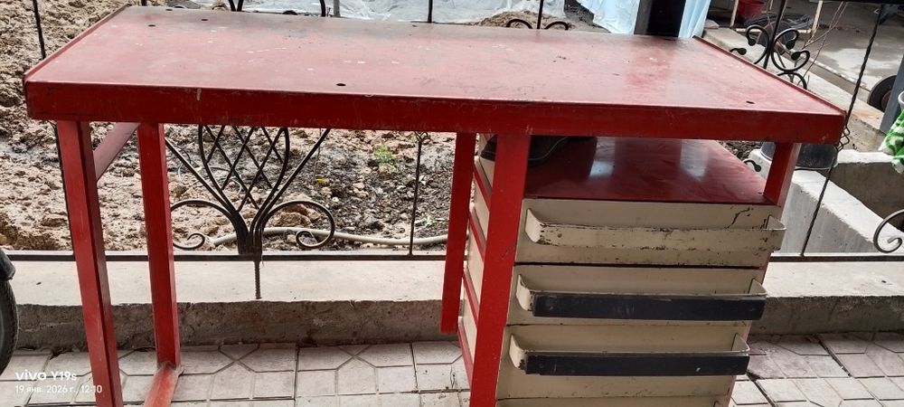 Железный шкаф стол