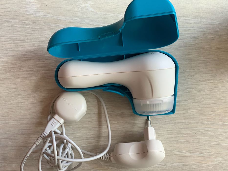 Почистваща електрическа четка за лице Clarisonic Mia 2