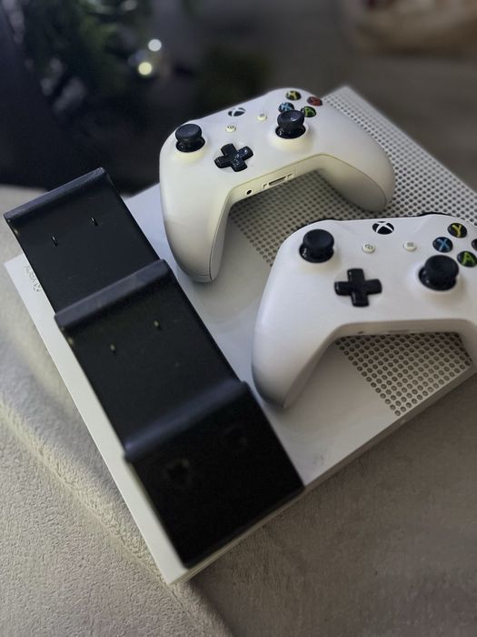Xbox One S (1TB).