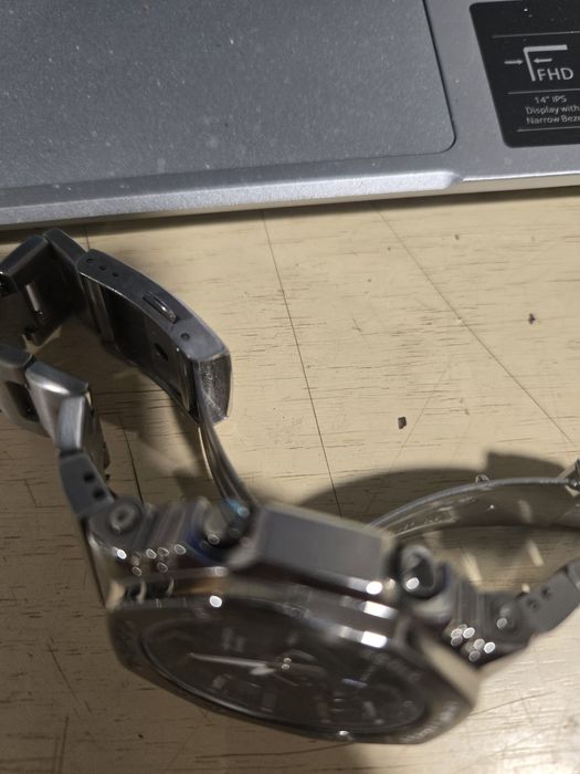 Продавъм мъжки часовник касио джи шок пълен комплек има си гаранция 21м още и сертификат за автетичност пълен комплект е