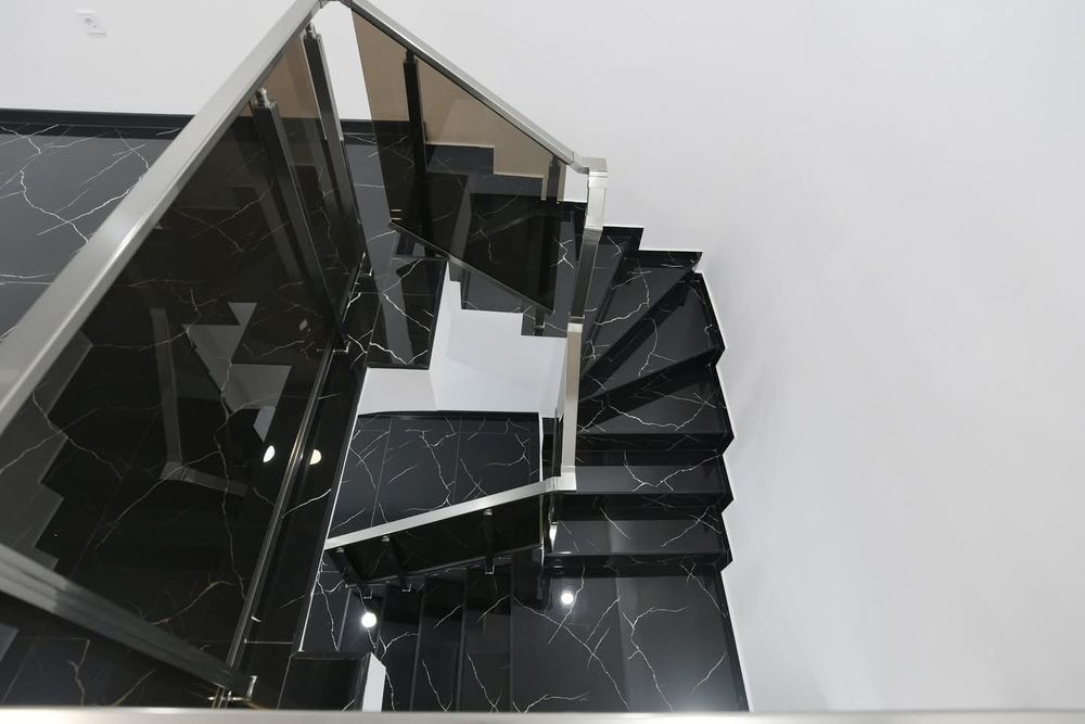 Отдава под наем търговска сграда в идеалния център на града