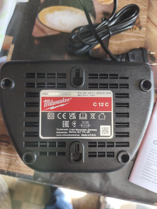 Încărcător  Milwalki+o baterie M12