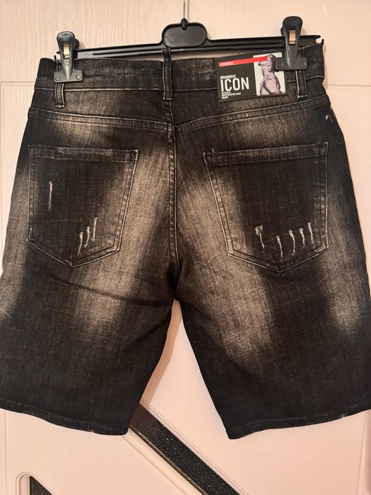 Blugi scurti Dsquared2 marimea 44