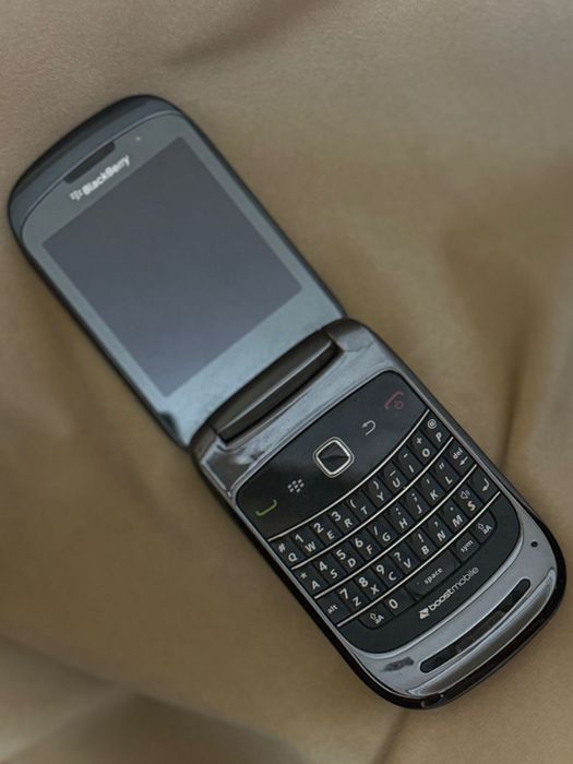 Телефон BlackBerry 9670
