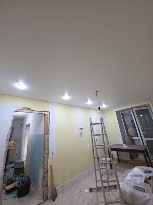 Крашу стены мрамор клею