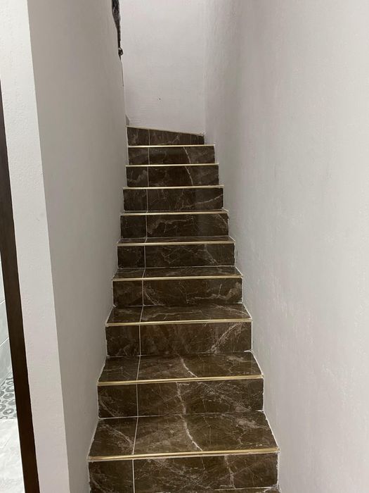 Яхши коттедж сотилади срочно