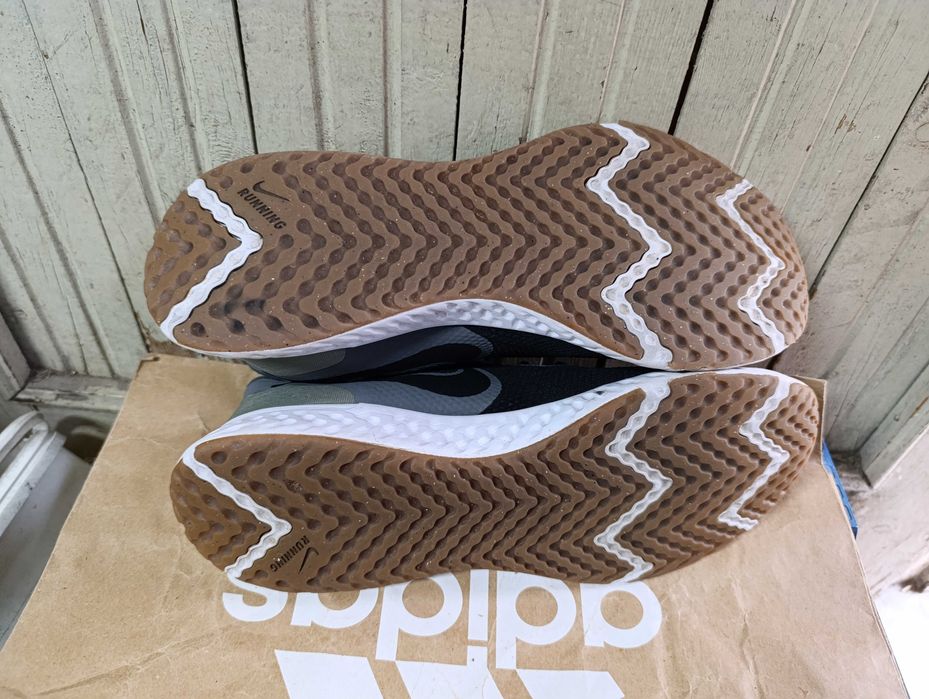 ''Nike Revolution 5''оригинални маратонки 45 номер