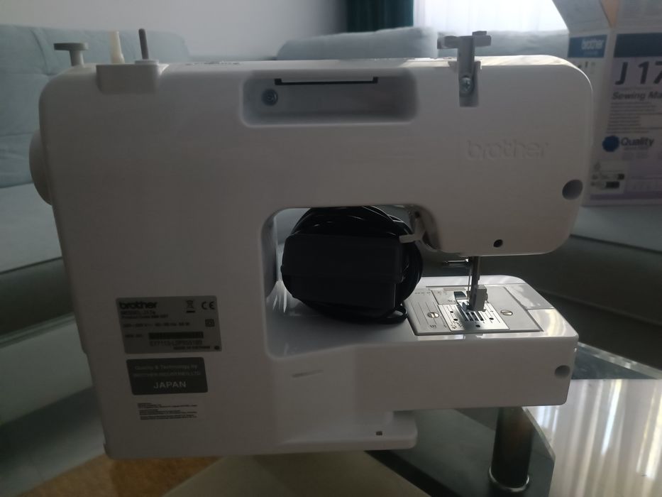 Masina de cusut electromecanica Brother J17S