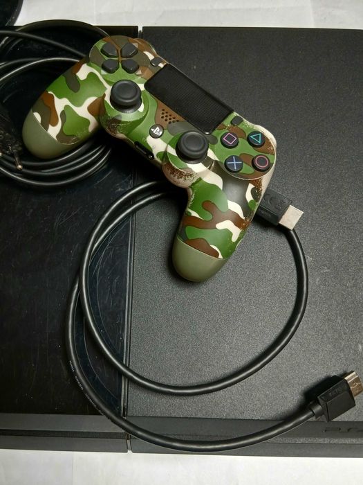 PlayStation 4 с контролер