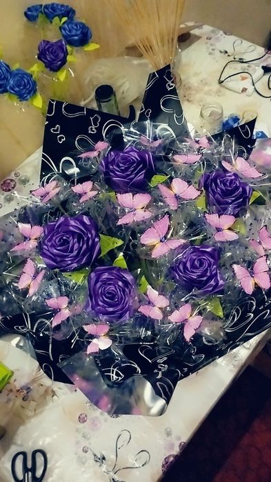 Букет из роз и бабочек