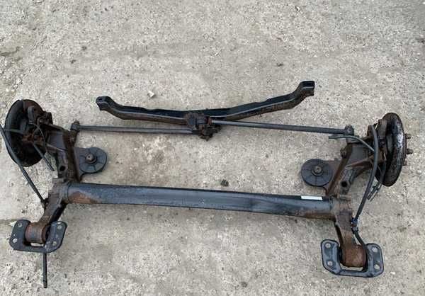 Punte spate Opel Astra J Break Hatchback Sedan completa cu rulmenti