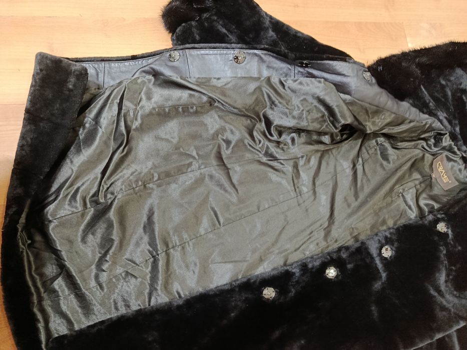 Продам женскую шубу