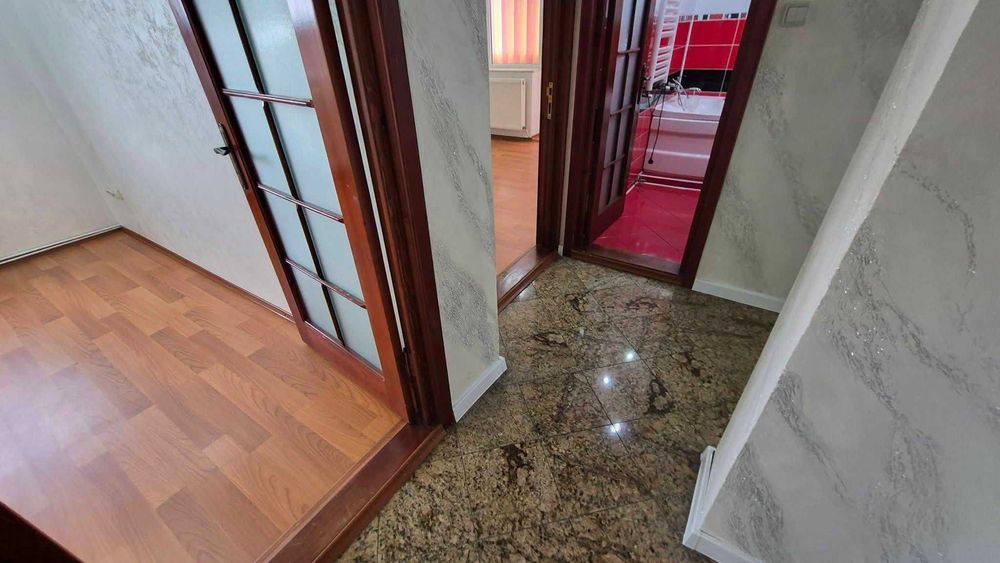 Apartament 3 camere decomandat in Onesti, zona Mall, etaj 2/4, 80mp.