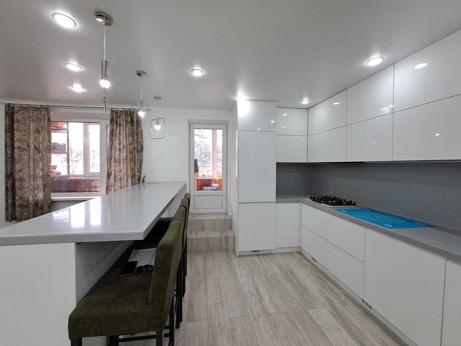 Продам 3 ком кв центре