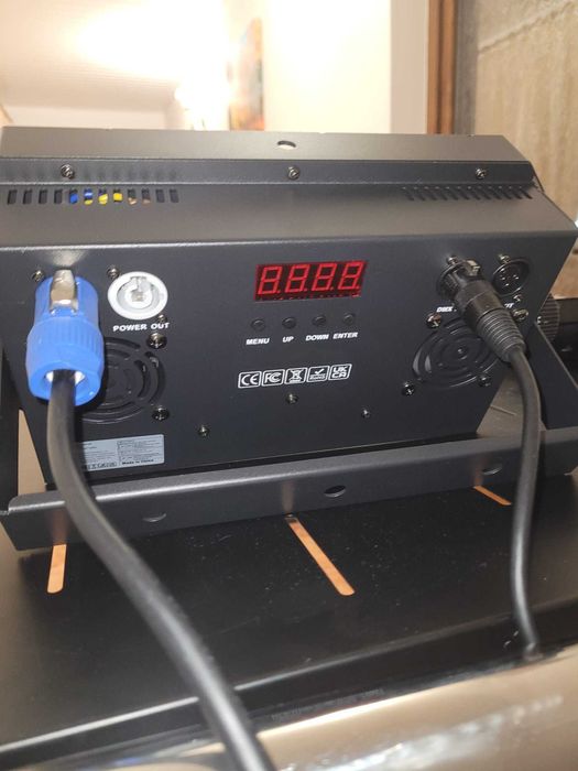 OFERTA Lumini disco 260W blinder 100W cob + led RGB disco dj formatii