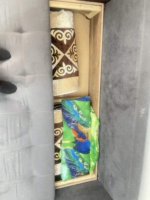 Продам диван уголовный