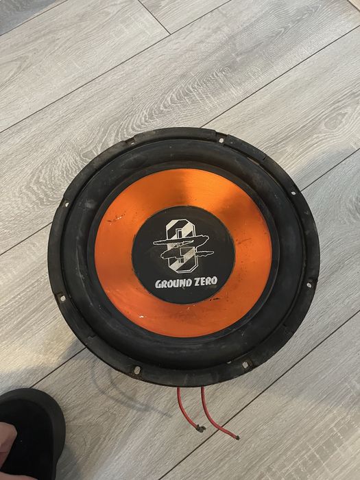 Vand boxa auto ..este functionala