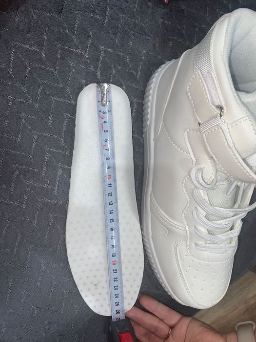 Новые кроссовки продам