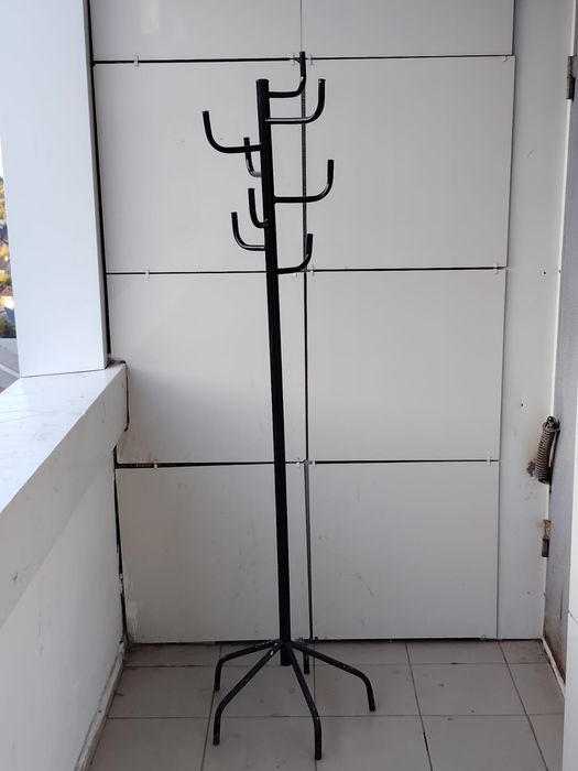 Вешалка чёрная за 5000т