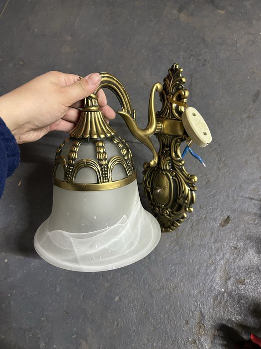 Продам люстры, бра.