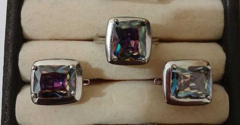 Серебро комплект с натуральными камнями.