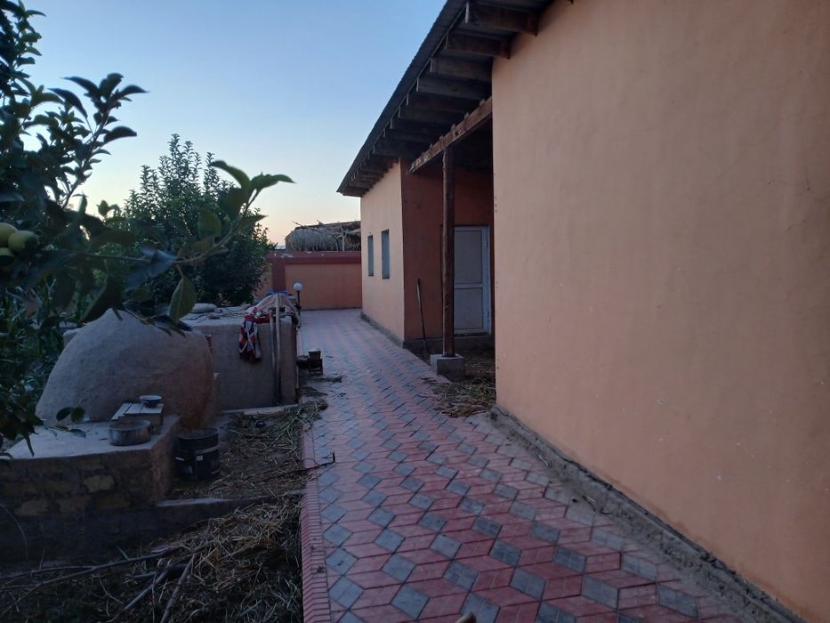 Бустон шахрида хамма кулайликларга эга уй сотилади