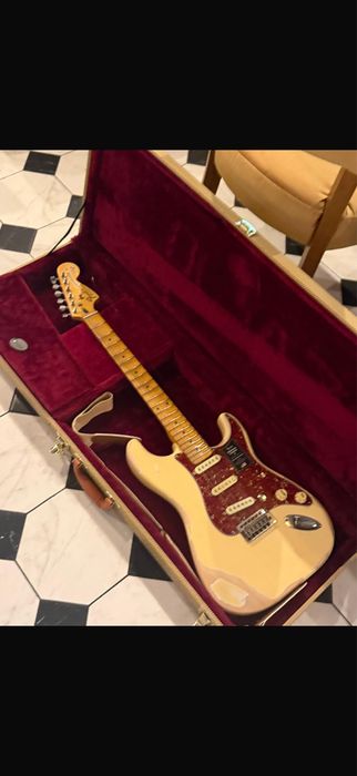 Электрогитара fender strat + кейс