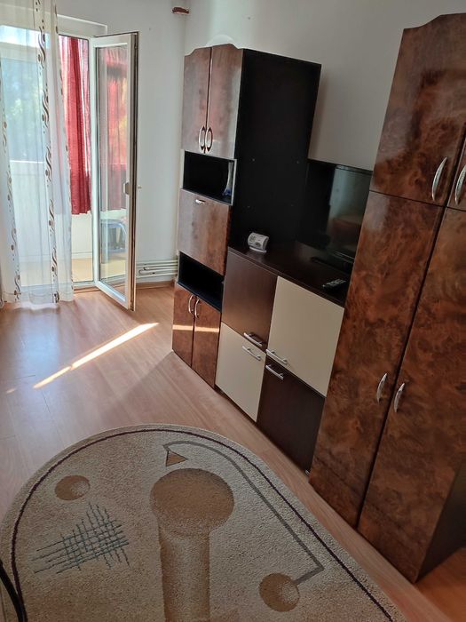 Închiriez apartament 2 camere, zona Școala 8, Bratianu