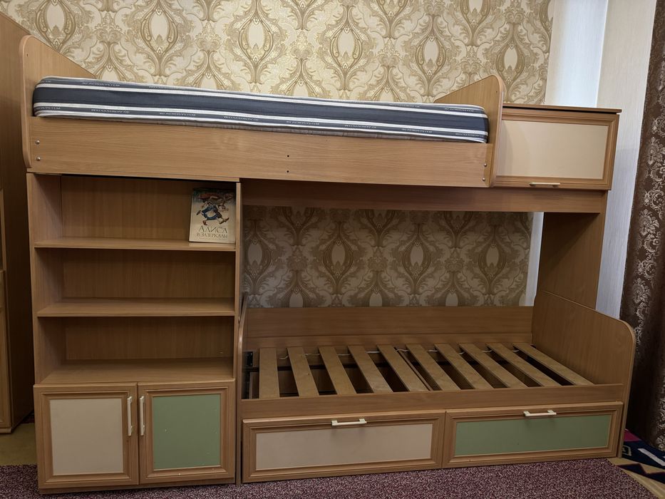 Двухъярусная кровать