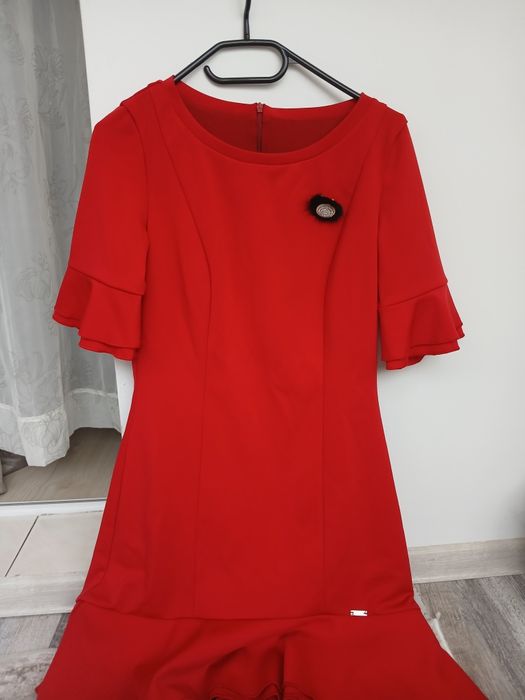 Червена рокля Alessa