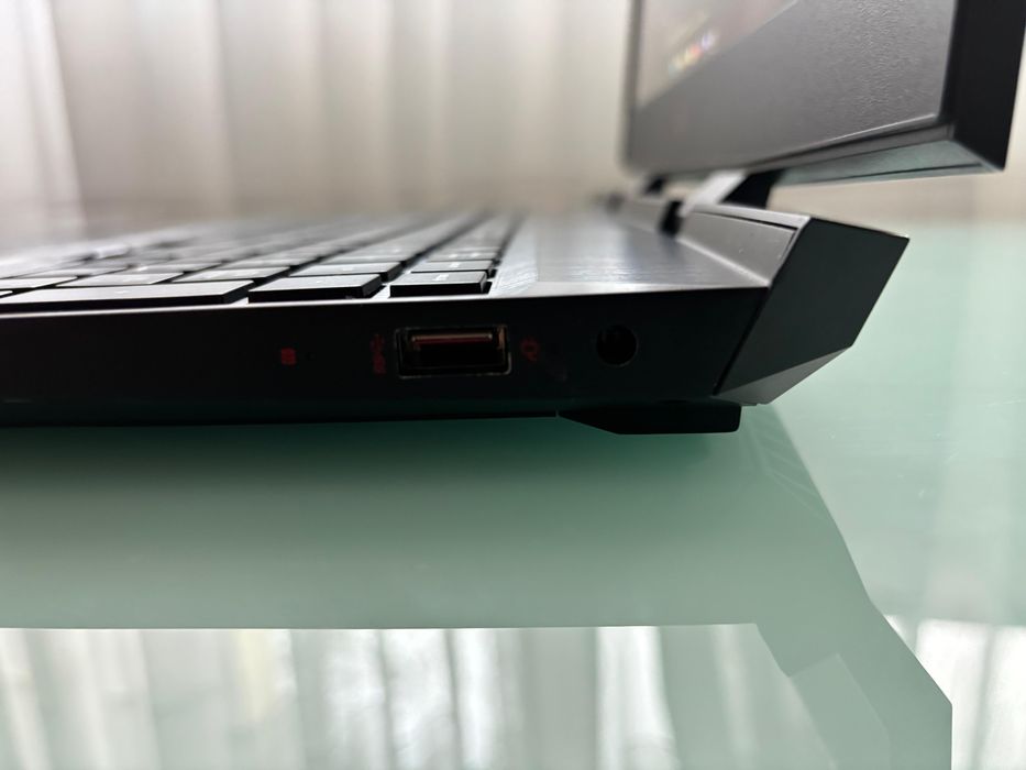 Laptop Gaming HP OMEN 15 – i7, GTX 1060 6GB, 16GB RAM, 666GB SSD