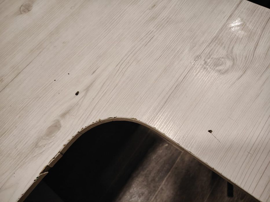 Угловой стол деревянный