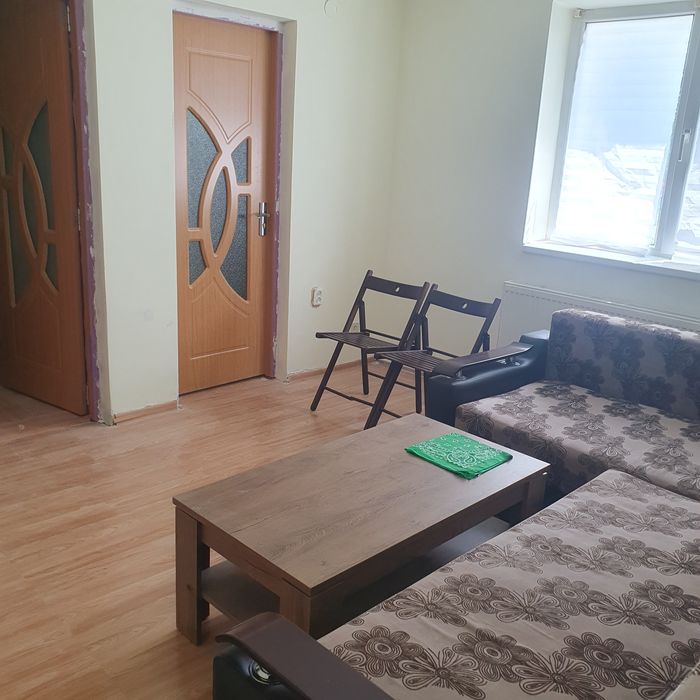 Apartament cu 3 camere + boxa la subsol de vânzare