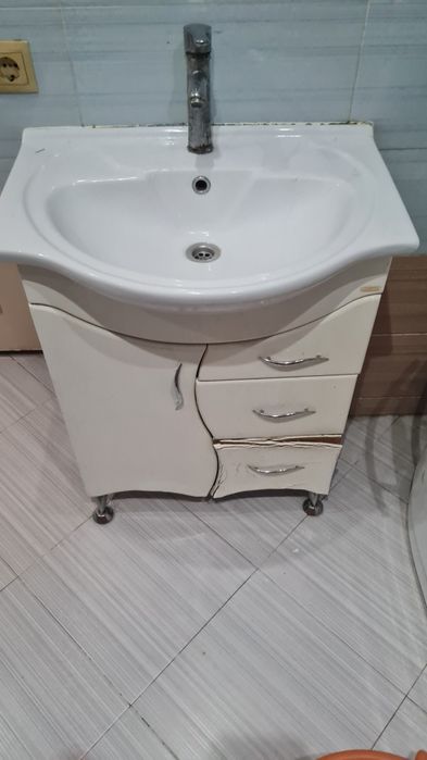 Продам комплект мебели для ванны