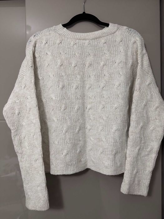 Бял пуловер Stradivarius - размер S