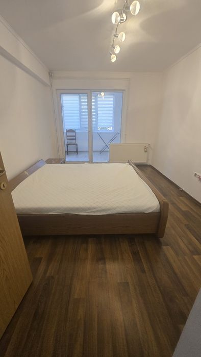Închiriez apartament