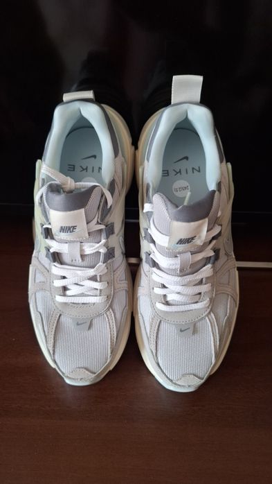 Кроссовки Nike v2k run