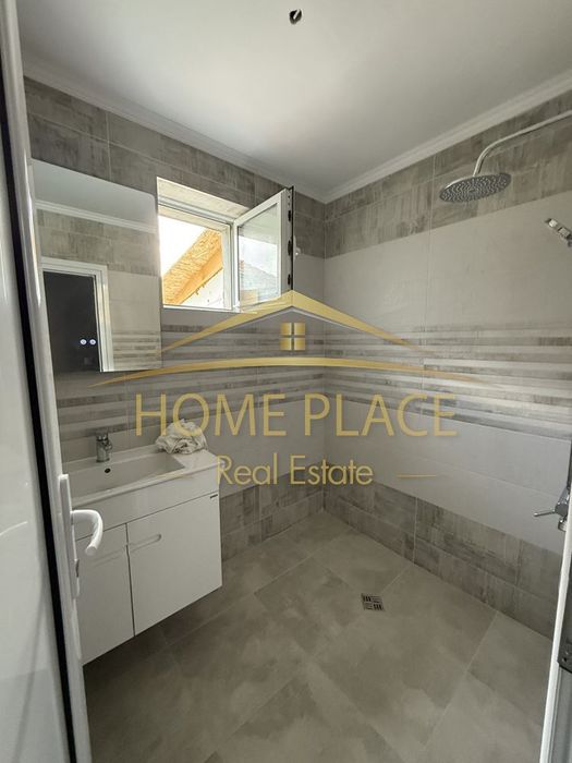 ПАРКОМЯСТО ! Етаж от къща под наем - Виница