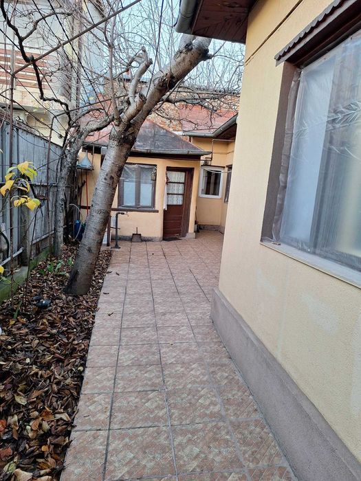 Casa un singur nivel si curte