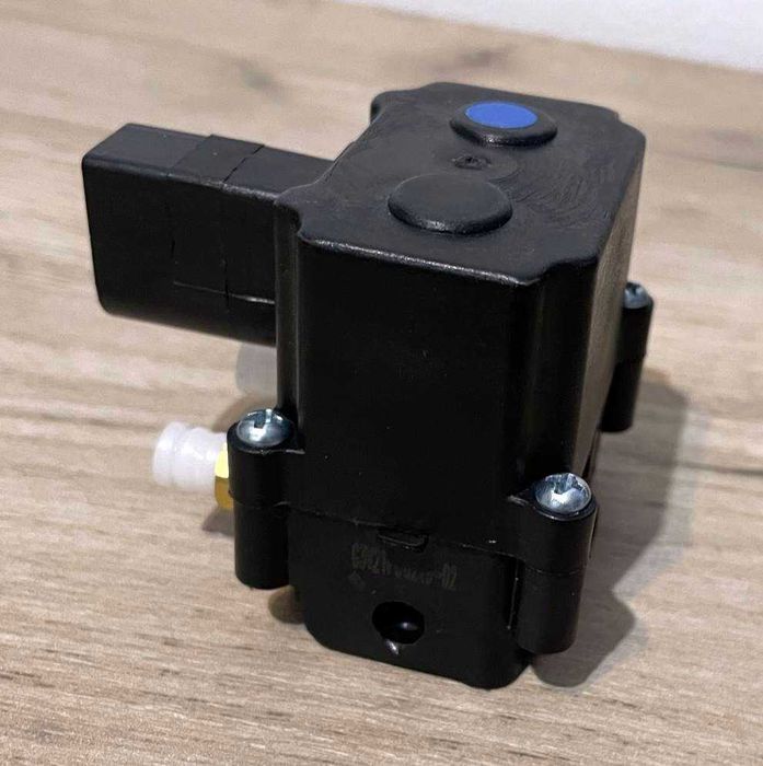 Solenoid/bloc valve suspensie aer pentru BMW E61, E70, E71