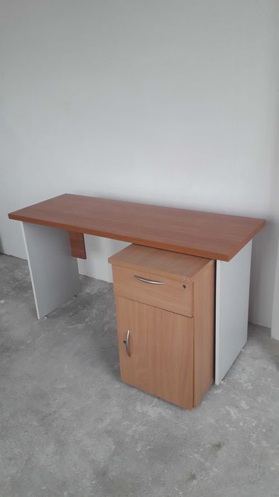 Стол, тумбочка ,полка