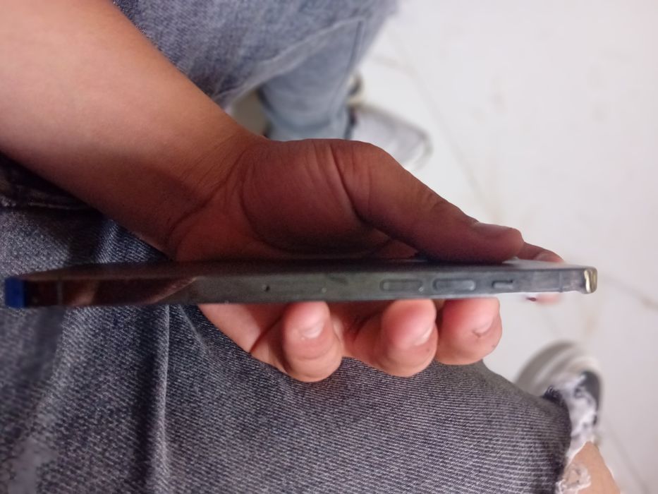 Vand telfon iphone 12 pro max o 100 capacitate la baterie 256gb