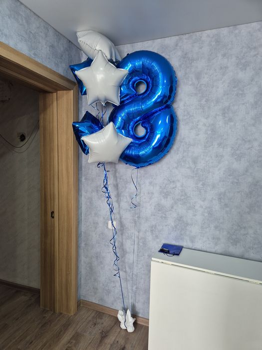 Шары  звёзды и цифра 8