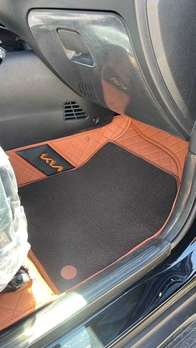 Kia Sonet polik 10D har xil ranglari va har xil turdagi chehollar bor