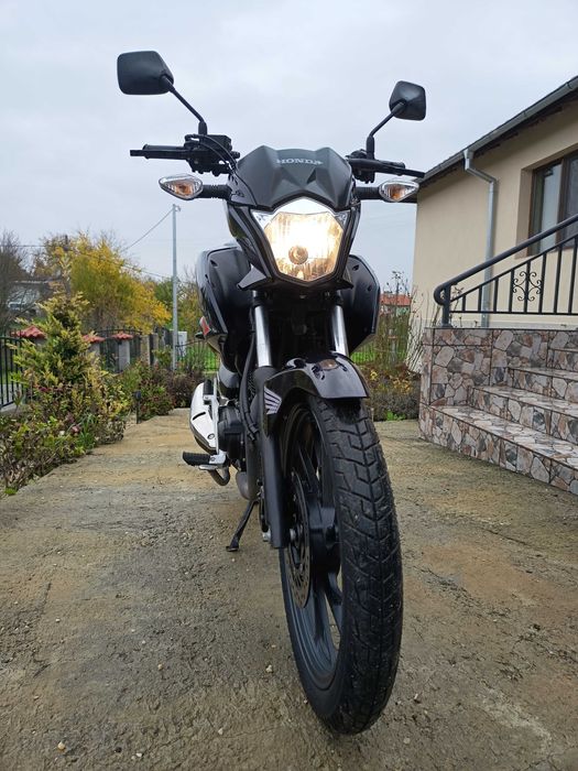 Продавам Honda CB125 F