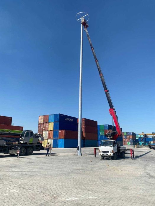 Мачты освещения стадиона, футбольного поля, спортивной площадки